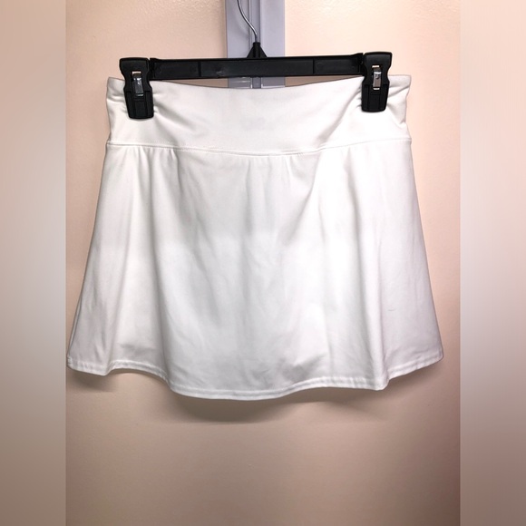 All white skort with slit Size M - Picture 4 of 4